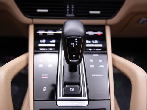 Used 2021 Porsche Cayenne AWD/4WD image 9