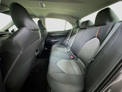 Used 2018 Toyota Camry LE image 18