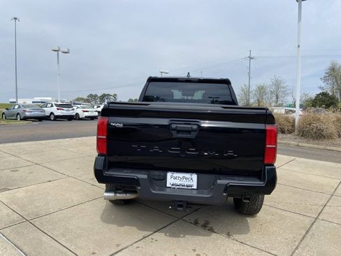 Used 2025 Toyota Tacoma TRD Off-Road image 10