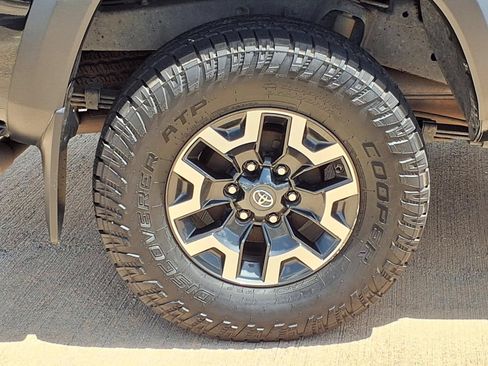 Used 2021 Toyota Tacoma TRD Off-Road w/ Technology Package AWD/4WD image 26