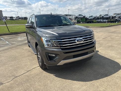 Used 2018 Ford Expedition XLT w/ Equipment Group 202A image 2