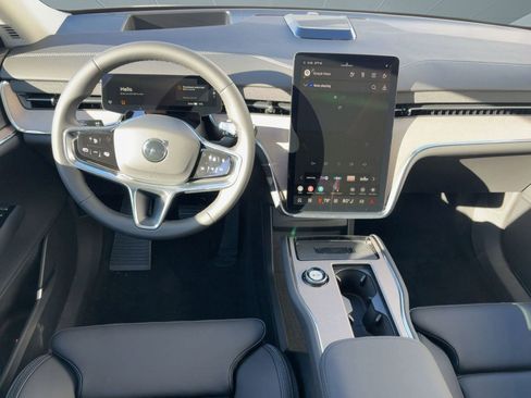 New 2025 Volvo EX90 Plus image 28