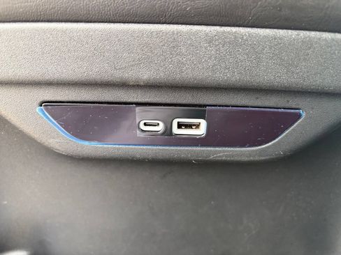 Used 2025 Chrysler Pacifica Select FWD image 16