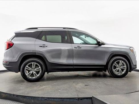 Used 2023 GMC Terrain SLE w/ Driver Convenience Package image 9