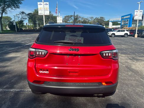 Used 2018 Jeep Compass Latitude w/ Popular Equipment Group AWD/4WD image 6