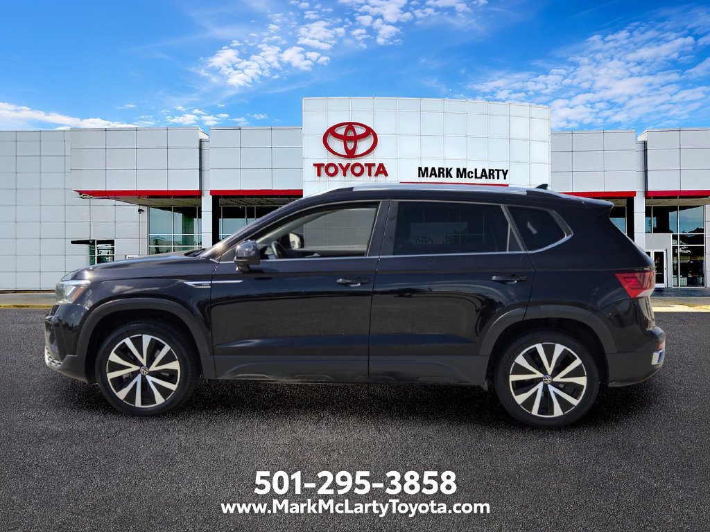 Used 2024 Volkswagen Taos SE FWD image 2