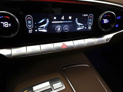 Used 2024 Genesis GV70 2.5T w/ Advanced Package image 21