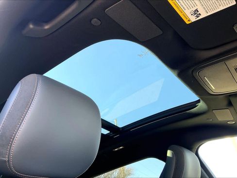 Used 2025 Lincoln Nautilus Reserve image 13