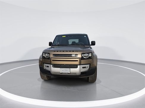 Used 2025 Land Rover Defender 110 S image 3