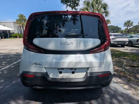 Used 2022 Kia Soul LX FWD image 6