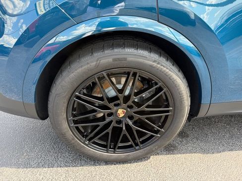 Used 2025 Porsche Cayenne AWD/4WD image 39