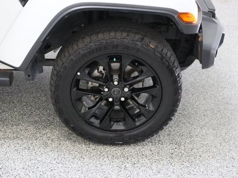 Used 2025 Jeep Gladiator Sport image 5