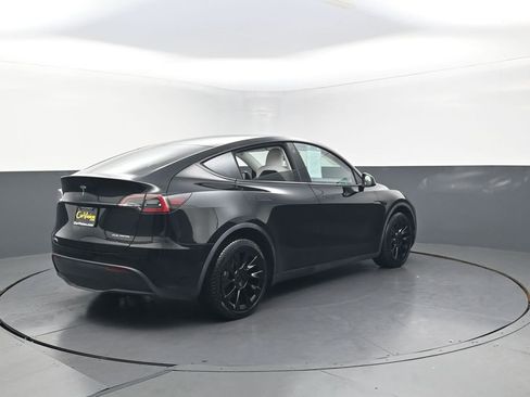 Used 2022 Tesla Model Y Long Range AWD/4WD image 8