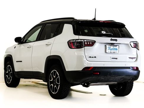 Used 2025 Jeep Compass Trailhawk AWD/4WD image 8