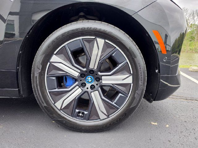 Used 2024 BMW iX xDrive50 w/ Premium Package AWD/4WD image 4