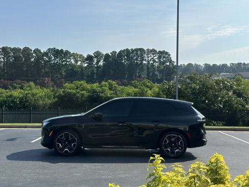 Used 2024 BMW iX xDrive50 w/ Sport Package AWD/4WD image 15