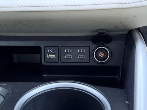 Used 2023 Toyota Highlander XLE AWD/4WD image 31