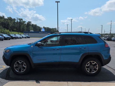 Used 2019 Jeep Cherokee Trailhawk w/ Cold Weather Group AWD/4WD image 2