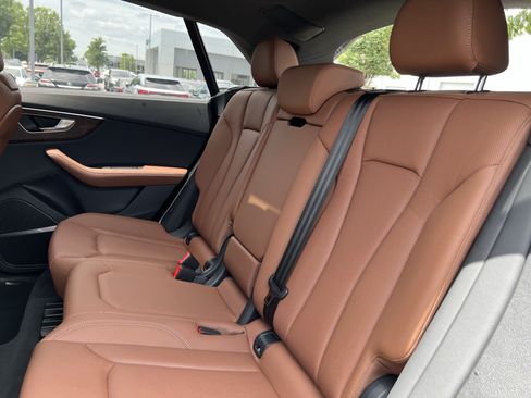 Used 2025 Audi Q8 Premium Plus AWD/4WD image 32