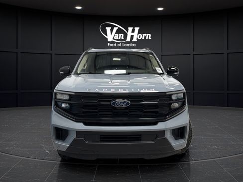 Used 2025 Ford Expedition Max Active AWD/4WD image 2