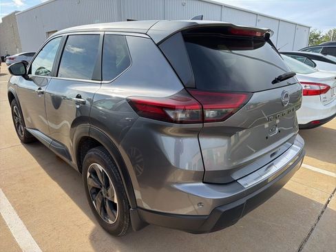 Used 2025 Nissan Rogue SV AWD/4WD image 3