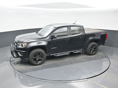 Used 2017 Chevrolet Colorado LT w/ Midnight Edition image 17