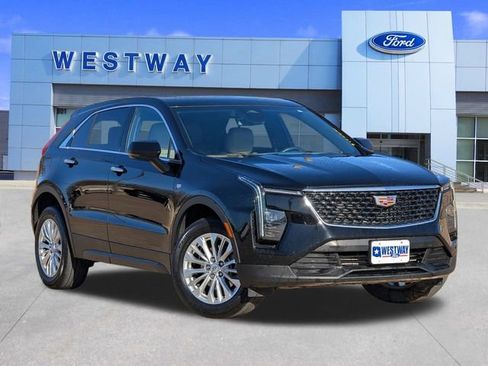 Used 2024 Cadillac XT4 Luxury image 2