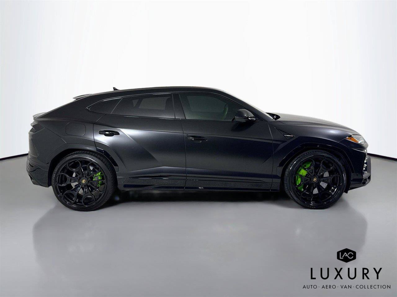 Used 2022 Lamborghini Urus AWD/4WD image 4
