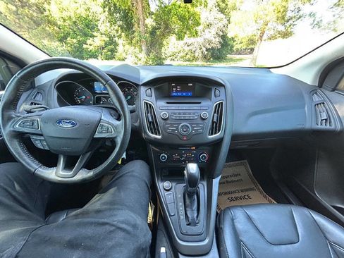 Used 2015 Ford Focus SE w/ Equipment Group 201A FWD image 16