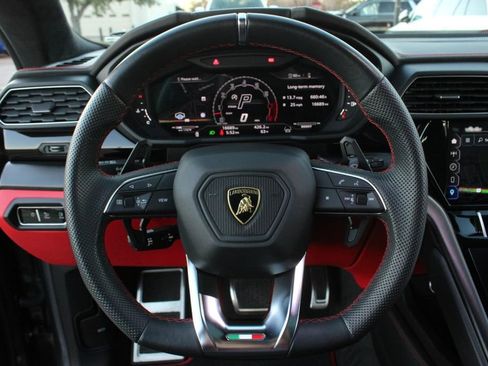 Used 2023 Lamborghini Urus S image 12