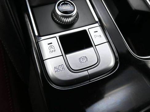 Used 2024 Kia Telluride EX w/ EX Captain's Chair Package FWD image 17