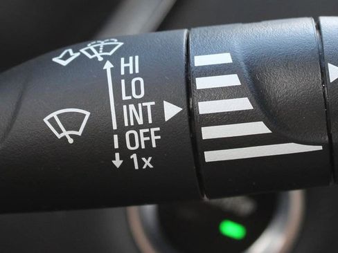 Used 2023 Chevrolet Traverse LT image 25