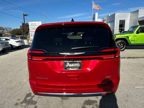 New 2026 Chrysler Pacifica Select AWD/4WD image 7