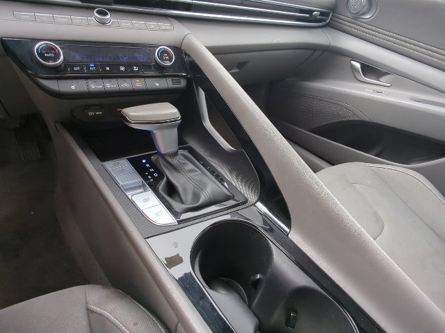 Used 2025 Hyundai Elantra SEL FWD image 16