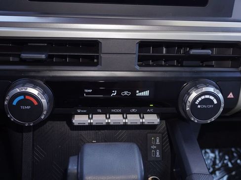 Certified 2025 Toyota Tacoma SR5 AWD/4WD image 15
