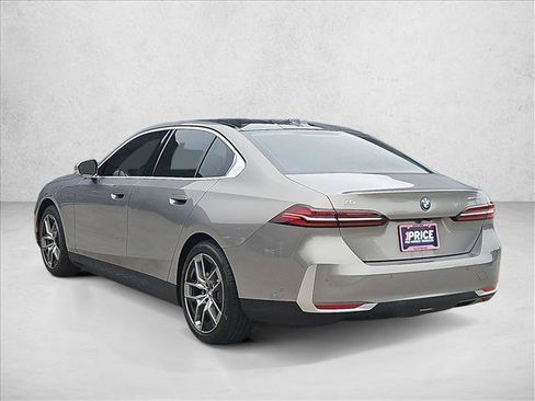 Used 2024 BMW i5 eDrive40i w/ Executive Package RWD image 8