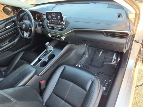 Used 2019 Nissan Altima 2.5 SR FWD image 18
