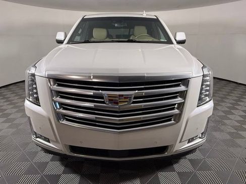 Used 2018 Cadillac Escalade Platinum AWD/4WD image 10