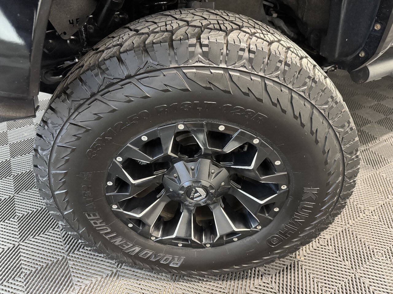 Used 2017 Toyota Tacoma TRD Sport w/ Tow Package AWD/4WD image 30