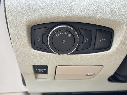 Used 2019 Lincoln Continental Reserve FWD image 26