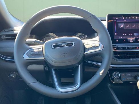 Certified 2026 Jeep Compass Latitude image 24