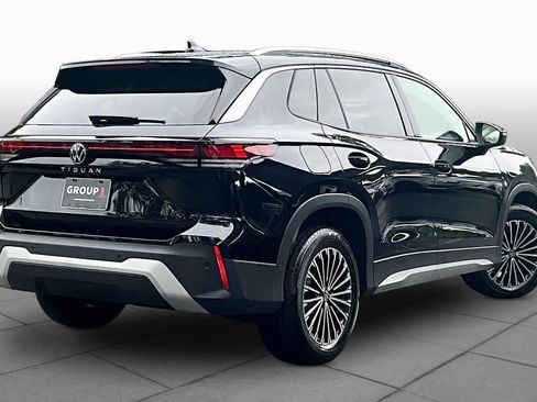 Used 2025 Volkswagen Tiguan S w/ 18" Wheel Package FWD image 12