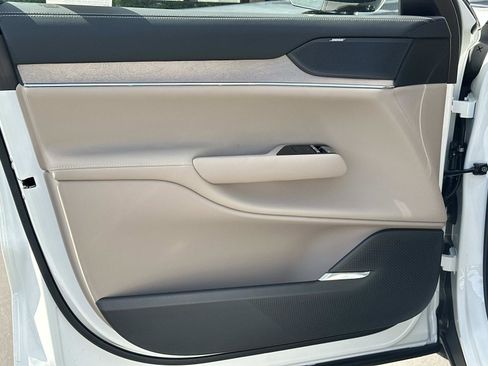 New 2025 Volvo EX90 Ultra image 11