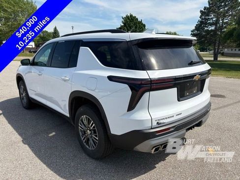 Used 2025 Chevrolet Traverse LT w/ Driver Confidence Package AWD/4WD image 4