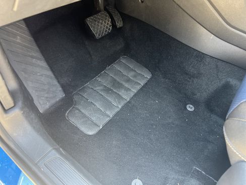 Certified 2025 Volkswagen Taos SEL image 15