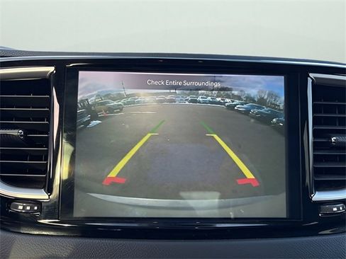 Used 2023 Chrysler Pacifica Touring-L image 26