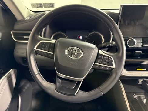 Used 2023 Toyota Highlander XLE image 21