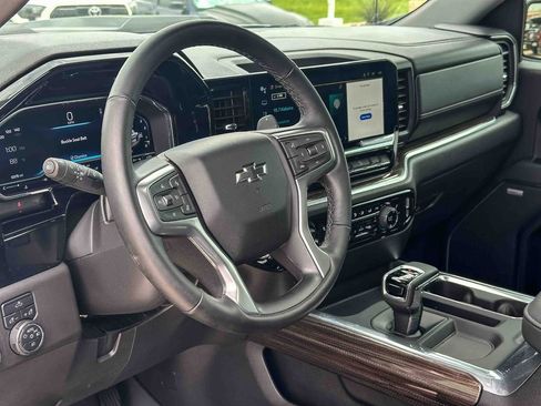 Used 2025 Chevrolet Silverado 1500 LT Trail Boss w/ Convenience Package II image 12