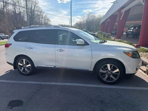 Used 2015 Nissan Pathfinder Platinum w/ Family Entertainment Package image 17