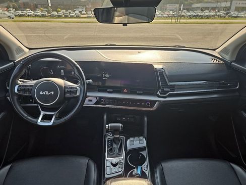 Used 2023 Kia Sportage EX image 3